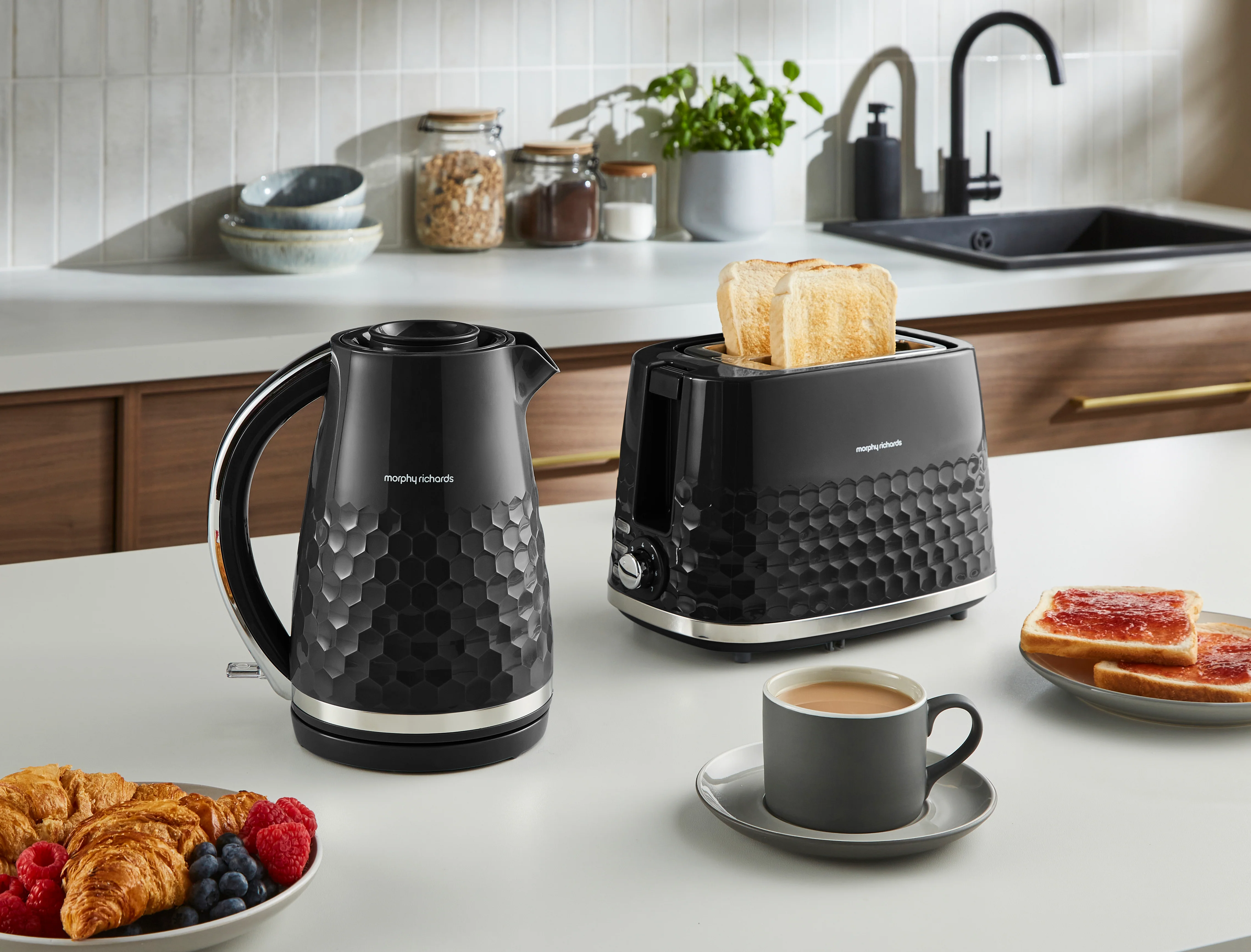 Morphy Richards Hive Black Kettle and Toaster Set - Image 2