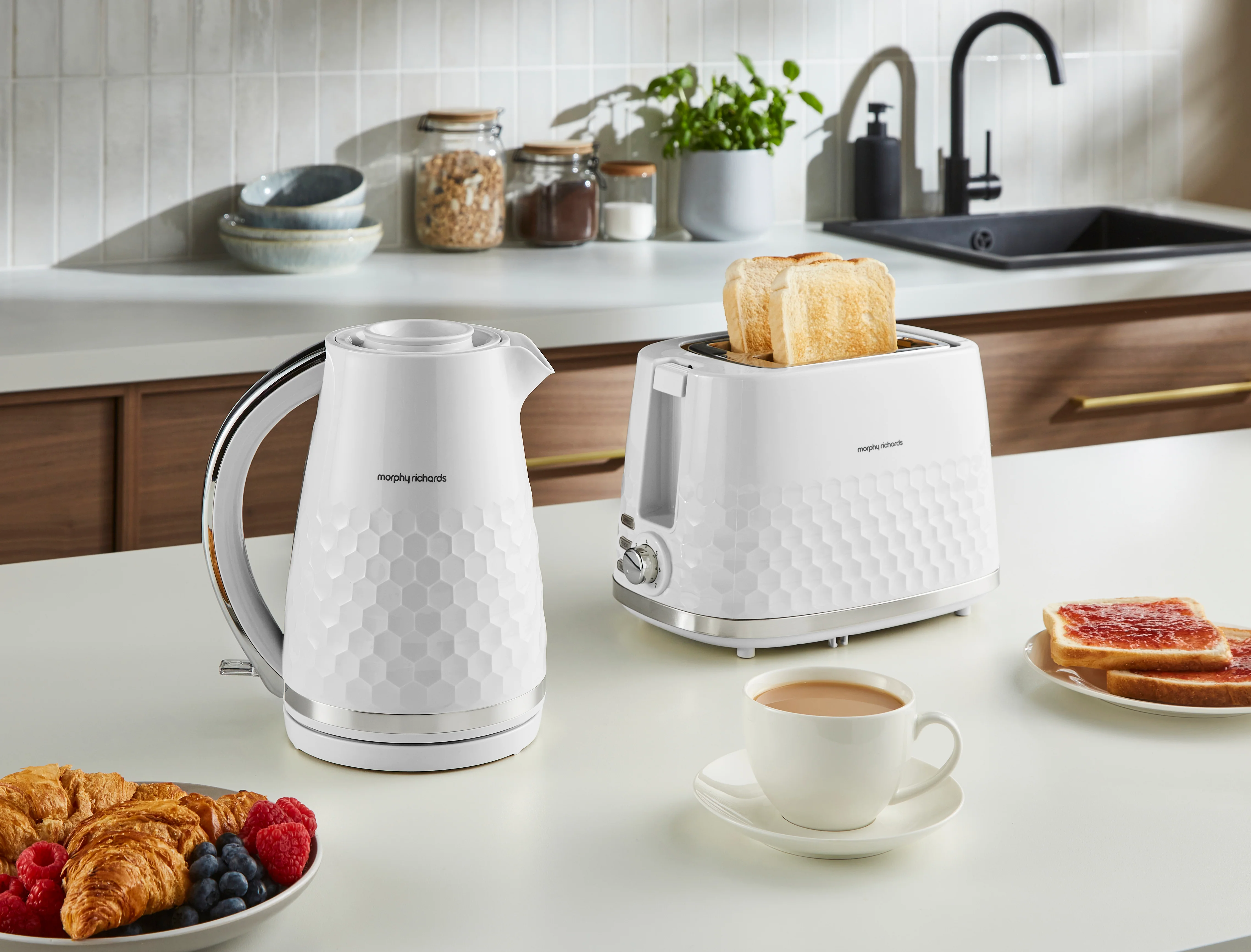Morphy Richards Hive White Kettle and Toaster Set - Image 2