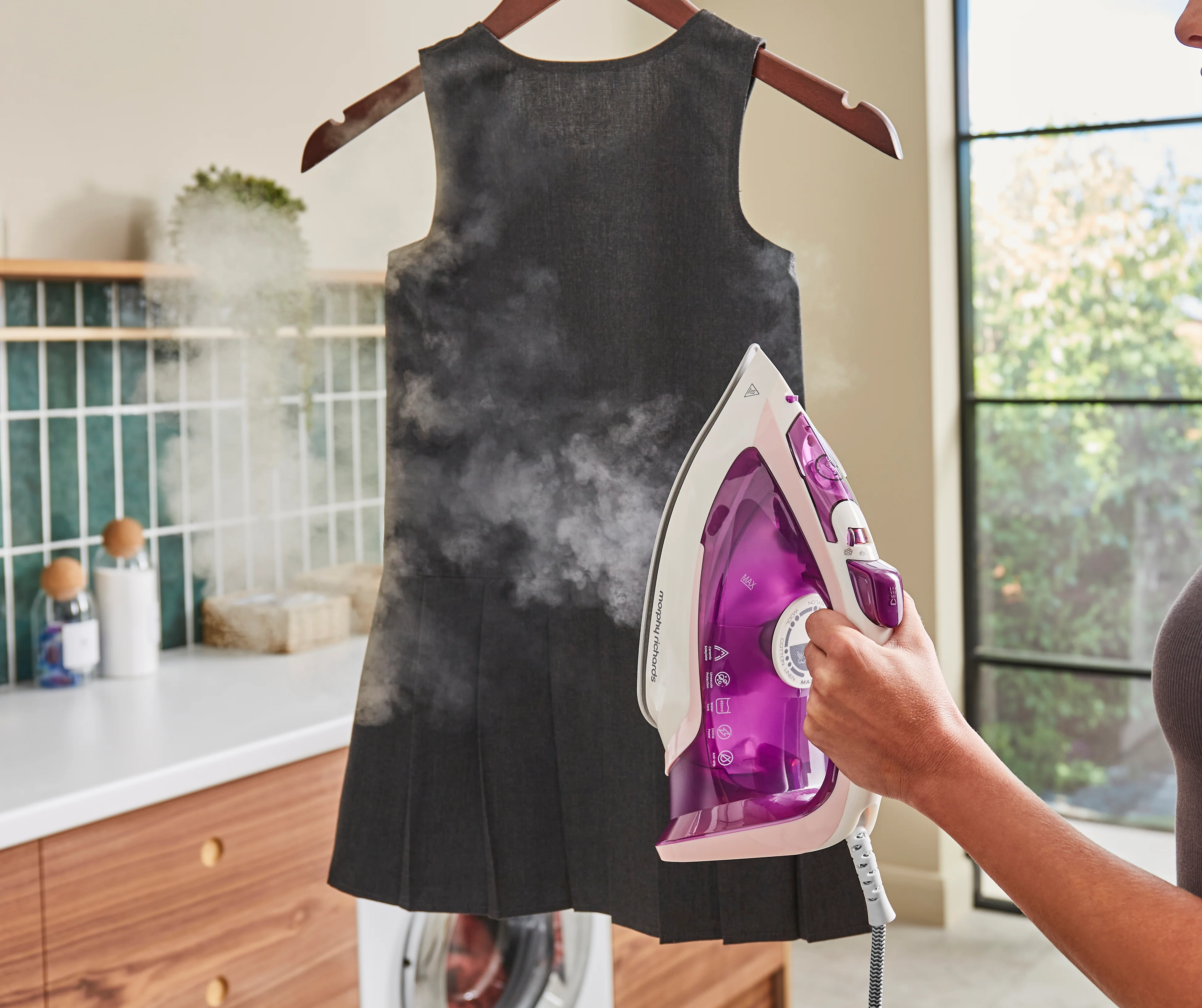 Morphy Richards Steam Flow 2400W Turbo Steam Iron - Image 16
