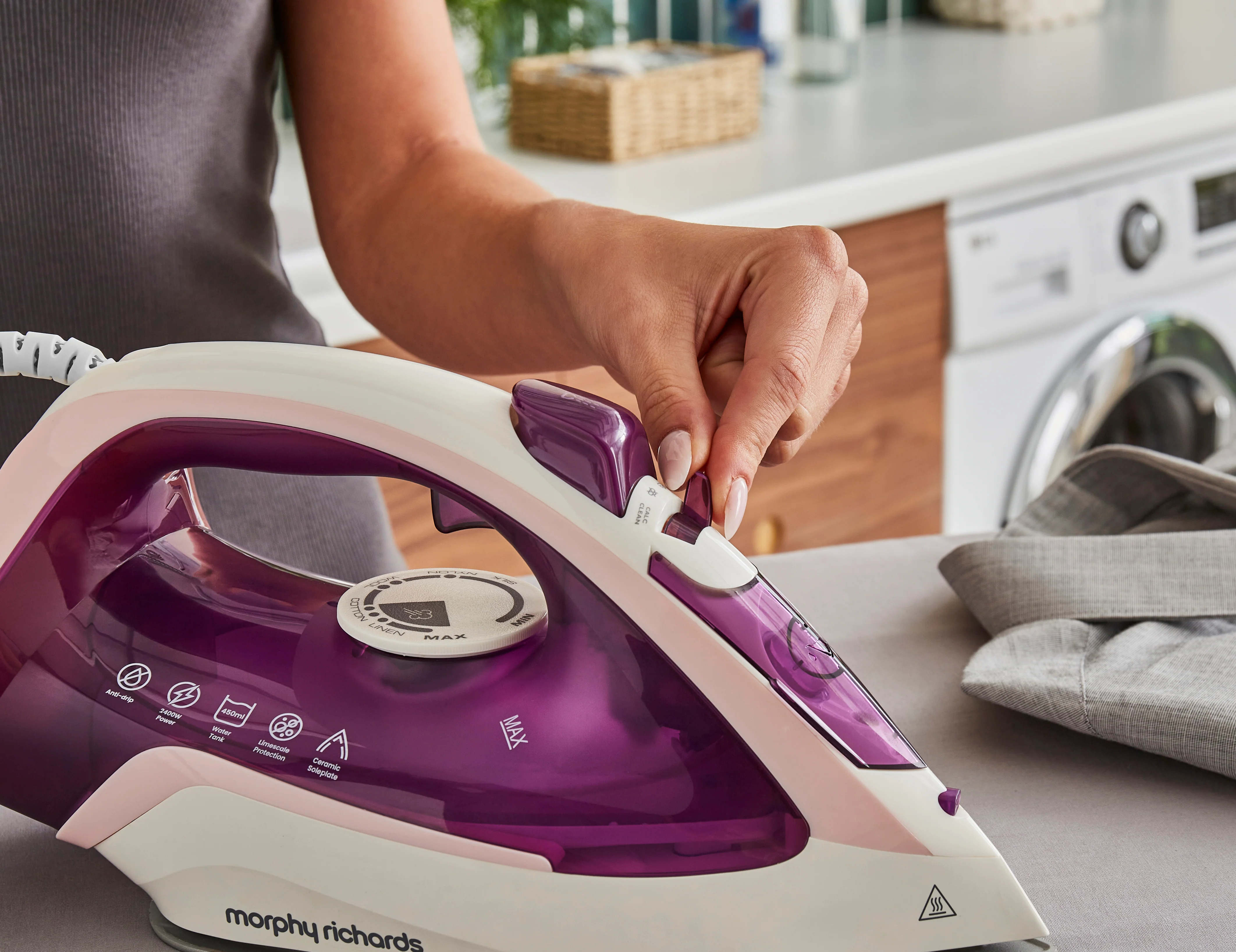 Morphy Richards Steam Flow 2400W Turbo Steam Iron - Image 2