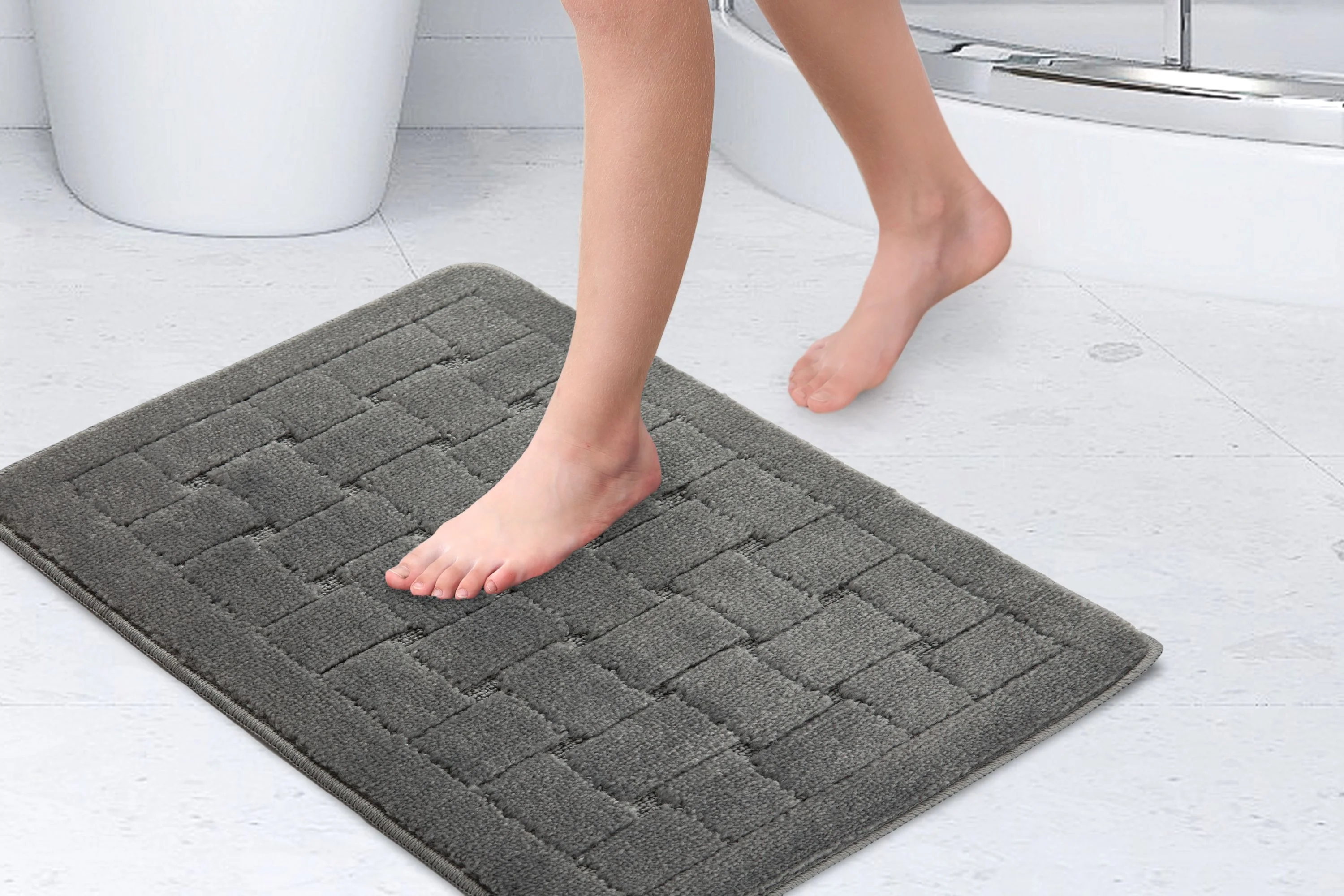 Orkney - Crosshatch Bath mat in Silver - Image 2