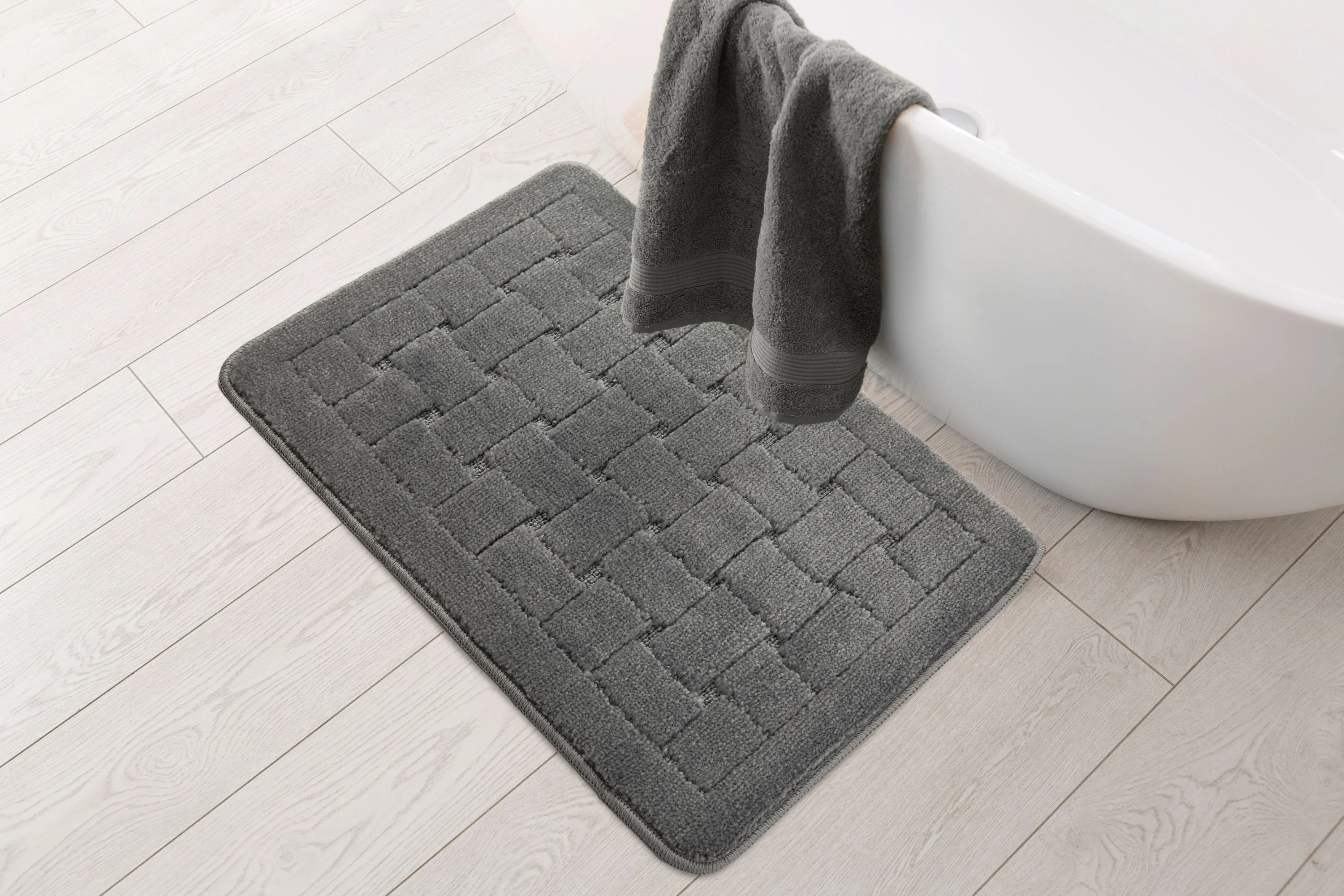 Orkney - Crosshatch Bath mat in Silver - Image 3