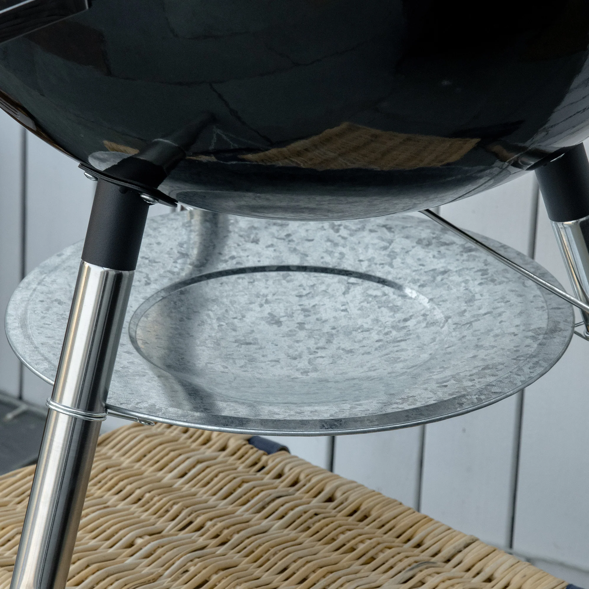 Outsunny Portable Kettle Charcoal Grill BBQ Smoker With Cover, Lid, & Thermometer - Image 9