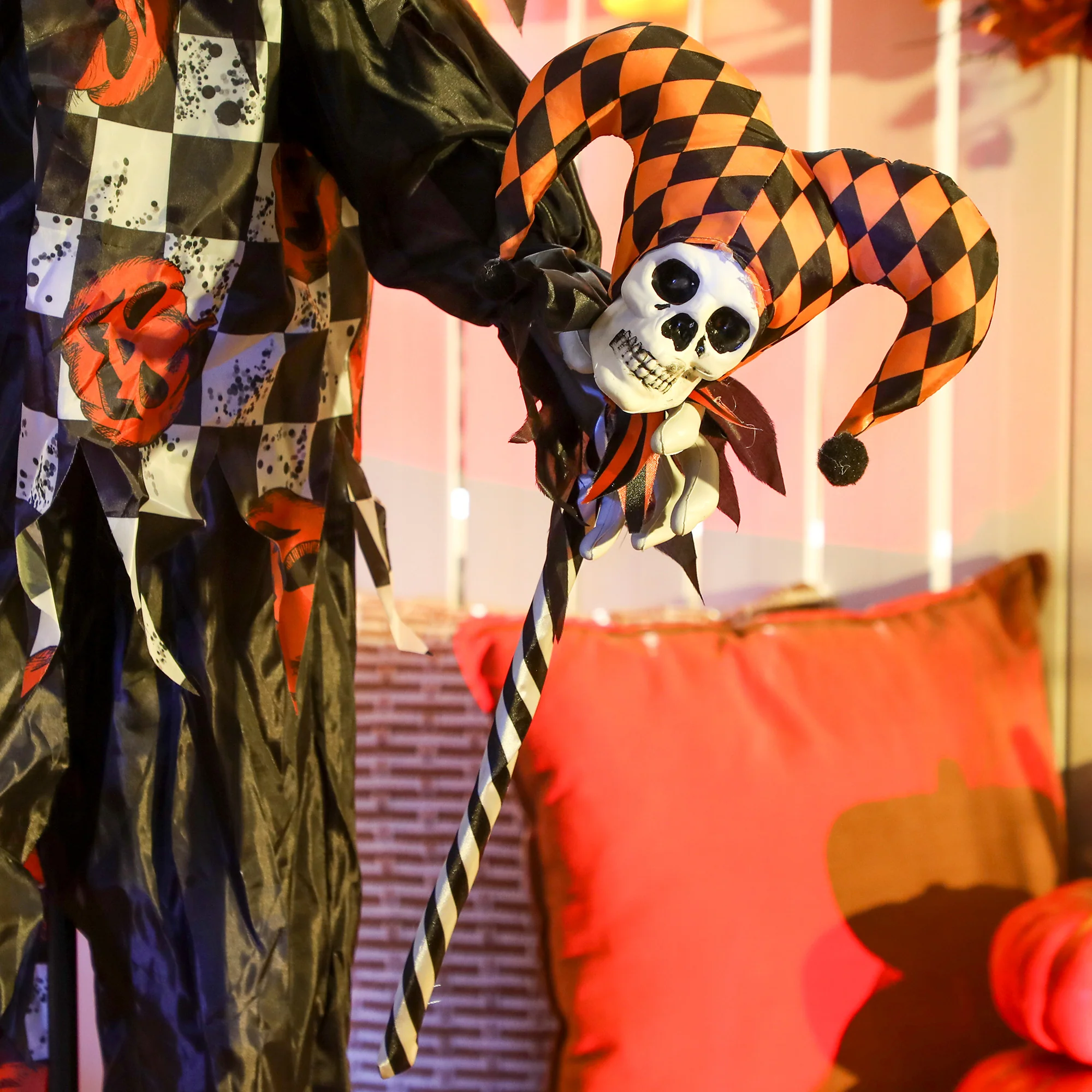 Outsunny Sound Activated Halloween Animatronics Clown with Red Light Up Eyes - Image 8