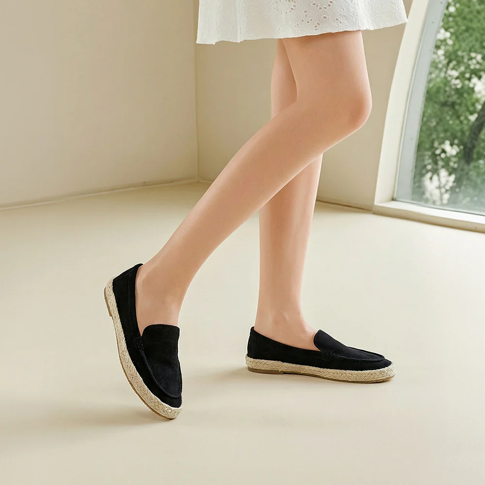 Pair of Fashion Slip-on Loafers - Image 2