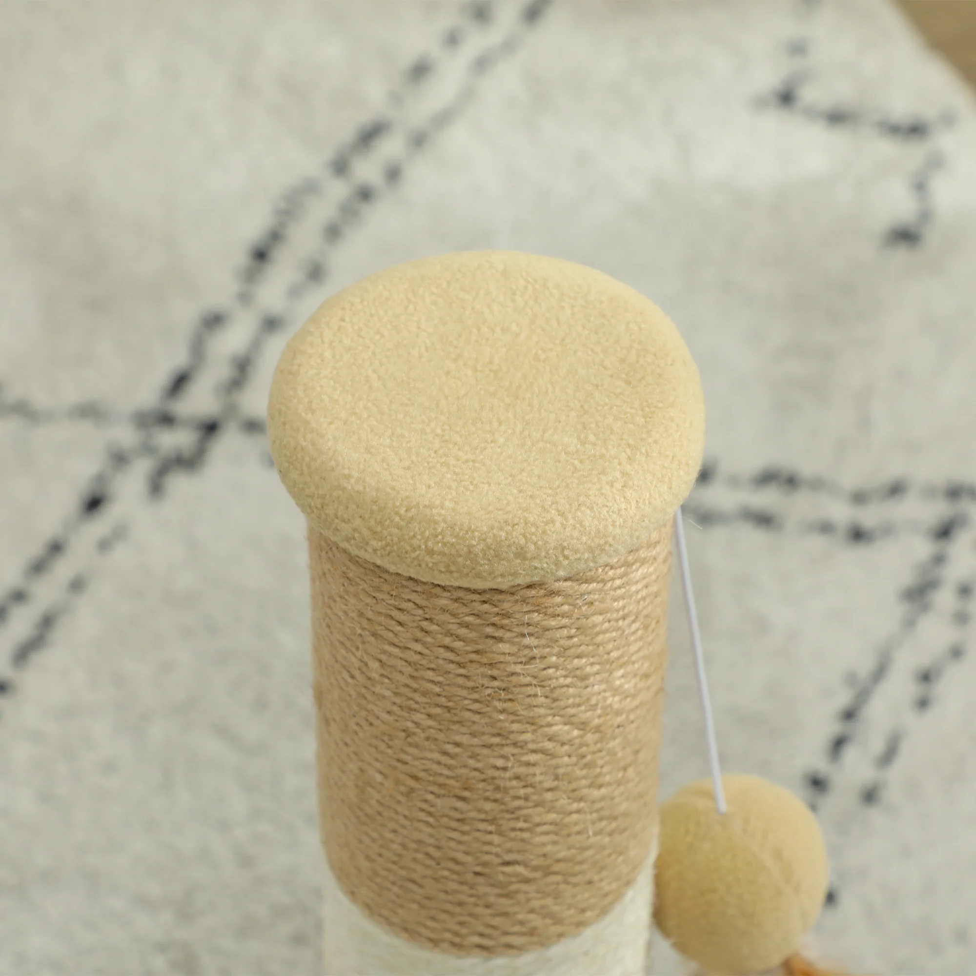 PawHut 47cm Tall Cat Scratching Post for Indoor Cats, with Sisal Rope, Brown - Image 9
