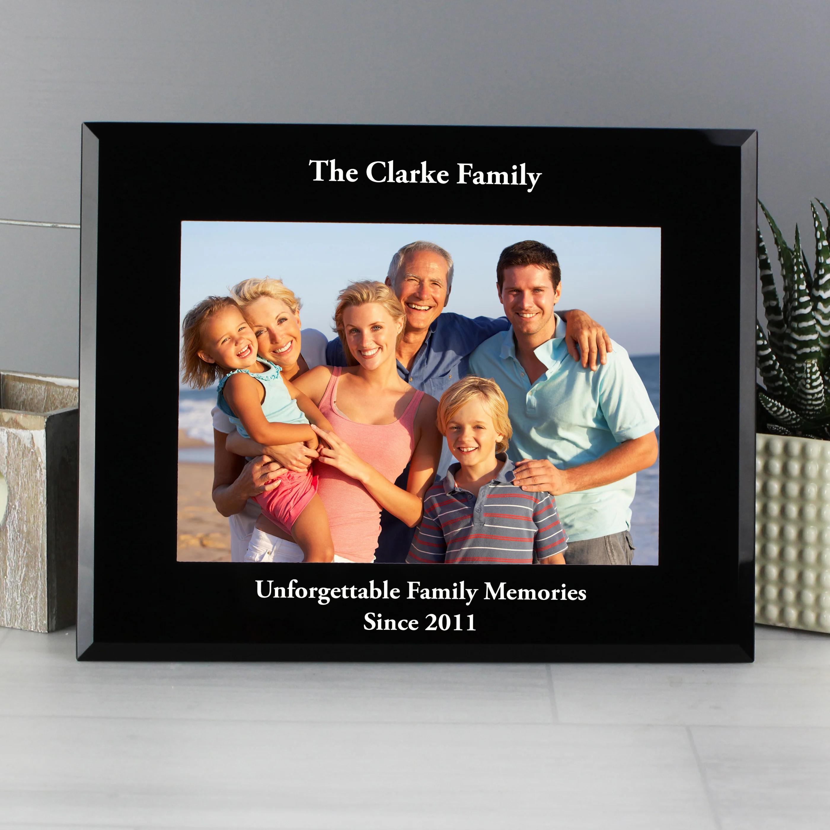 Personalised 5x7 Landscape Black Glass Photo Frame - Image 3