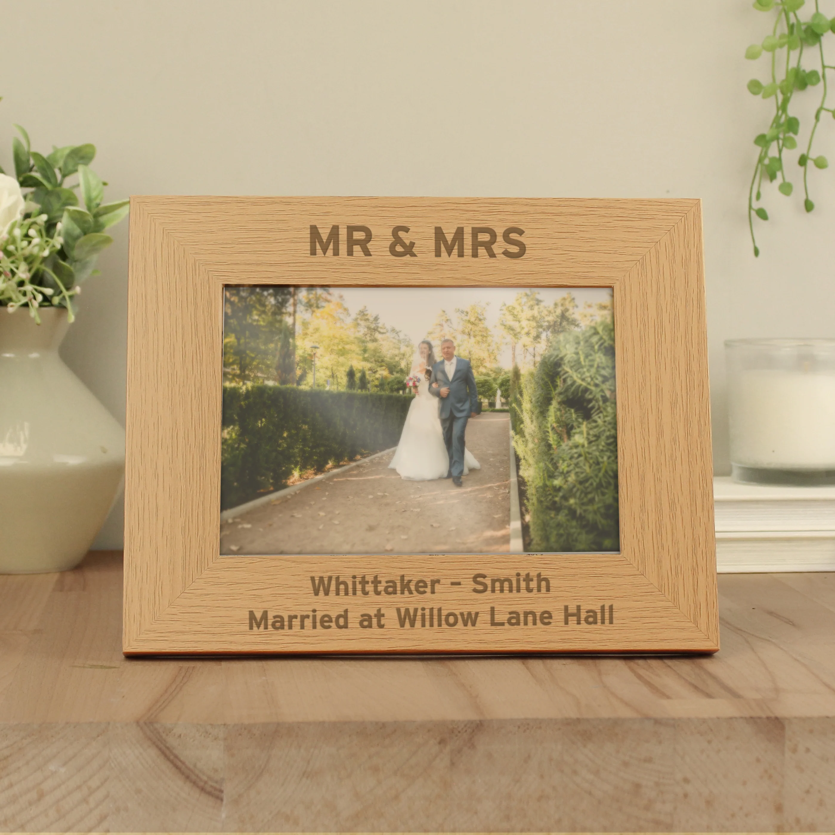 Personalised Bold Text 5x7 Landscape Oak Finish Photo Frame - Image 3