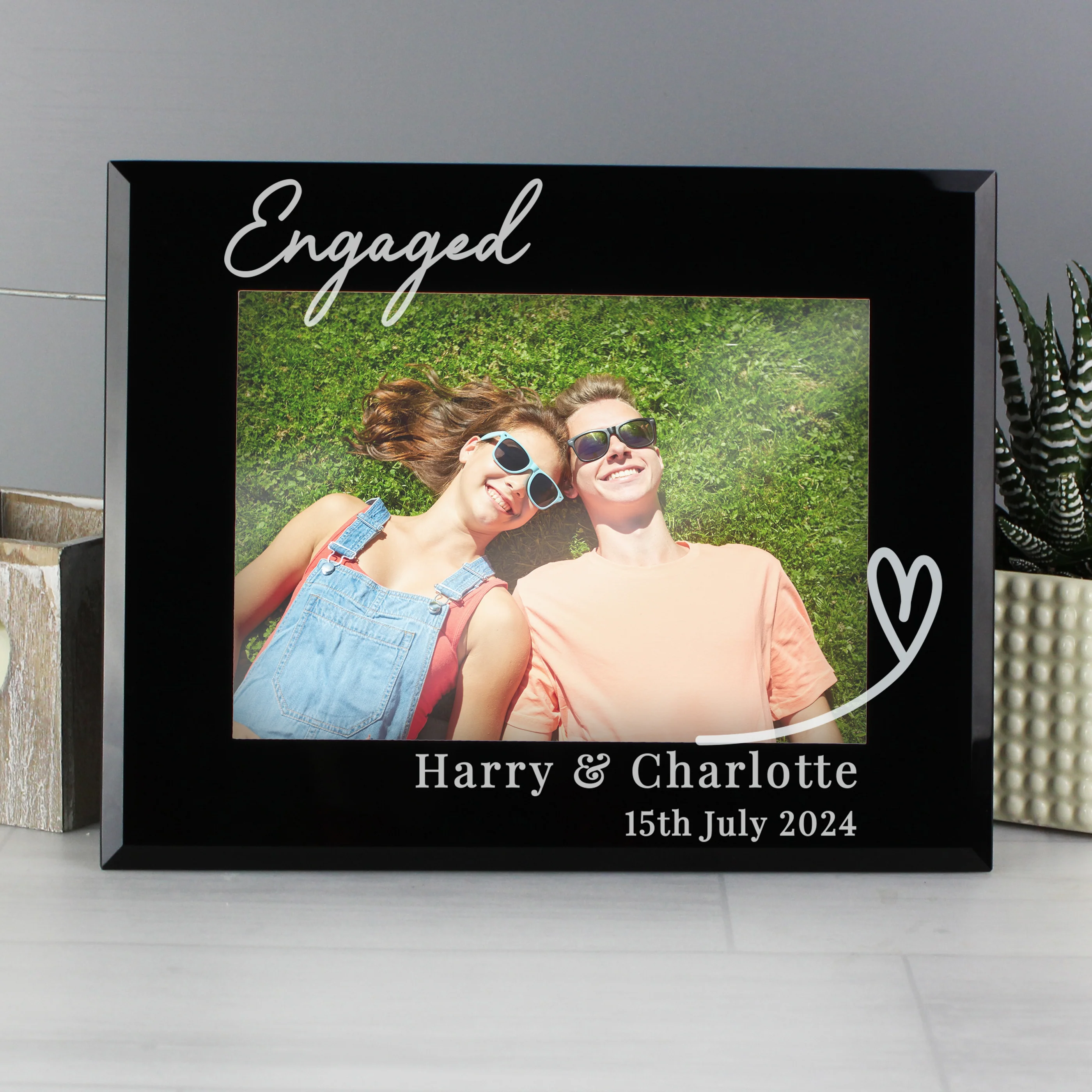 Personalised Heart Black Glass 5x7 Photo Frame - Image 2