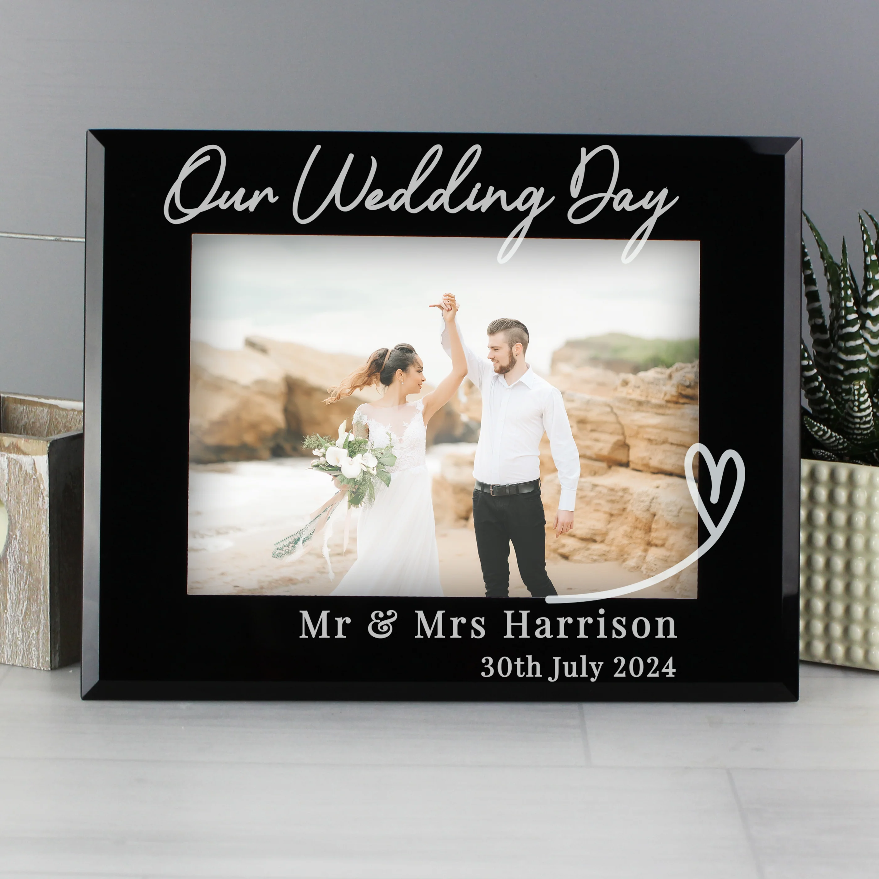 Personalised Heart Black Glass 5x7 Photo Frame - Image 4
