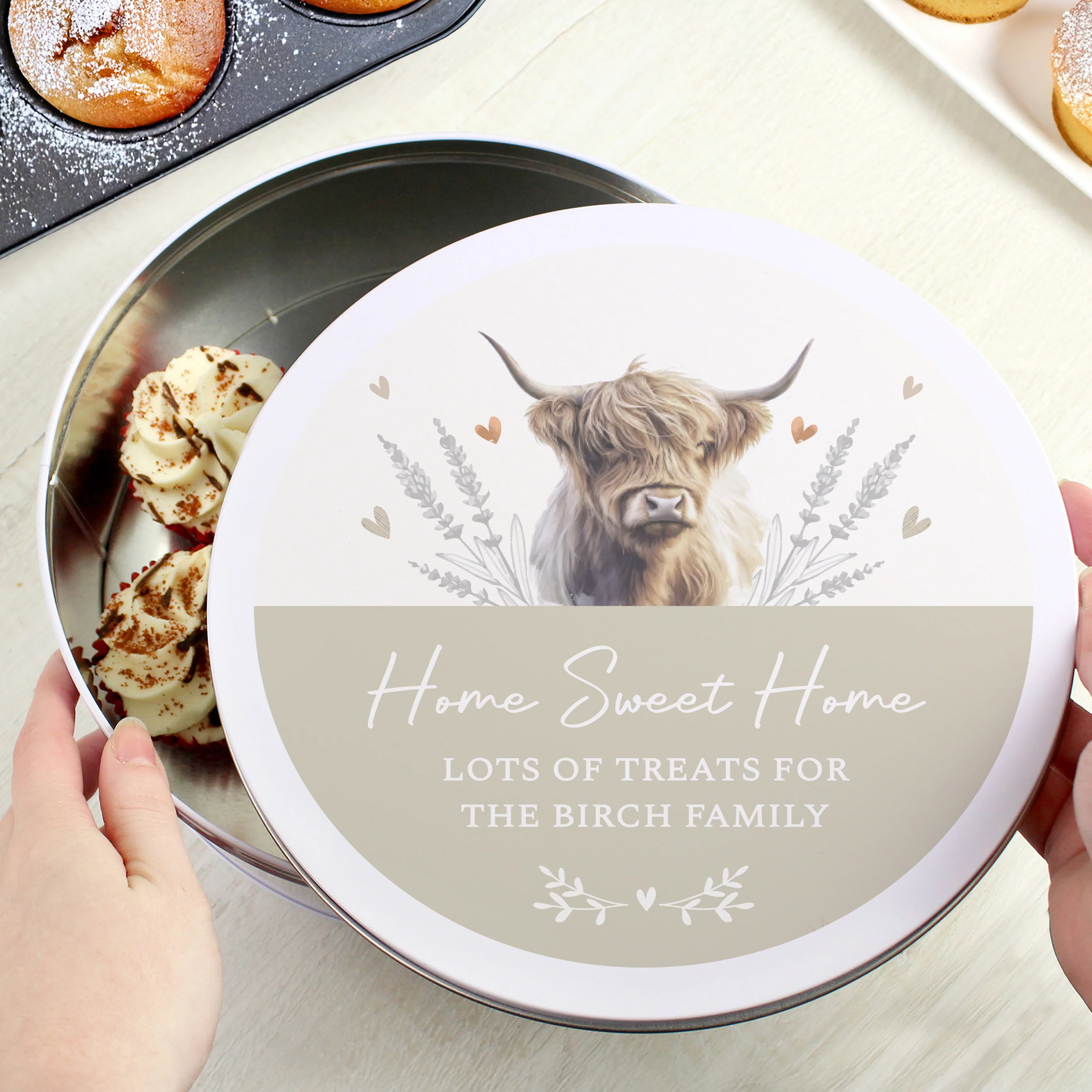 Personalised Highland Cow Cake Tin - Image 3