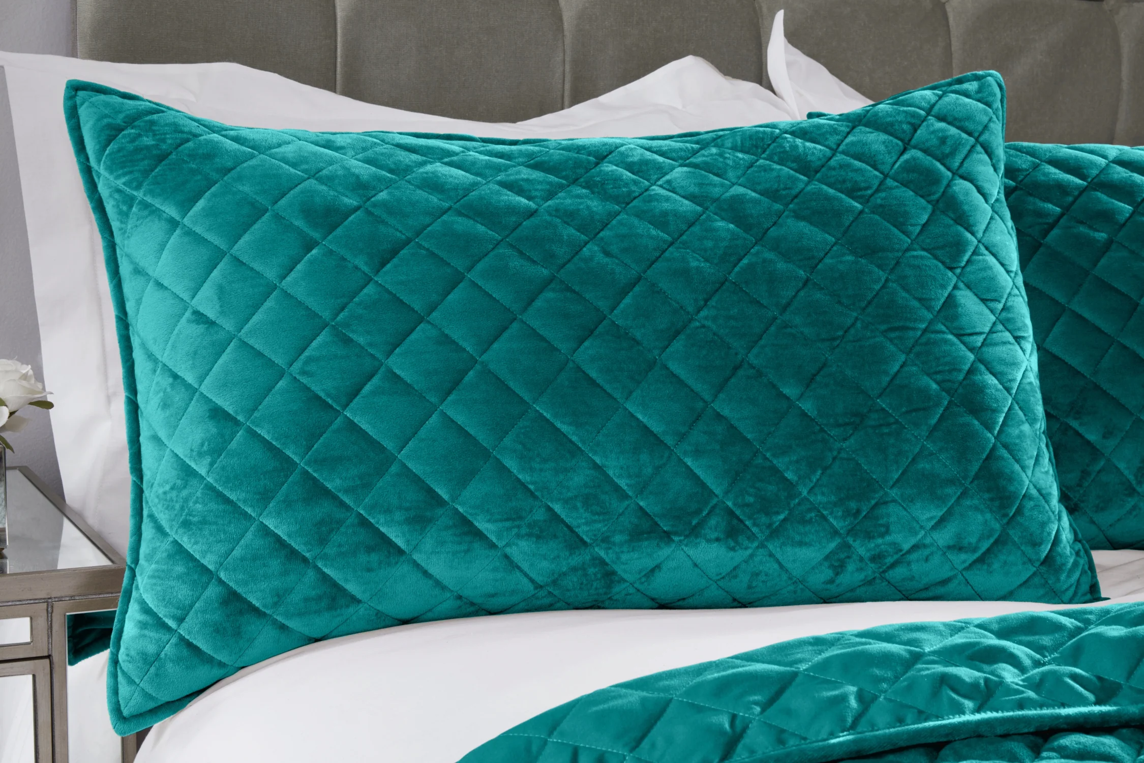 Regent Quilted Soft Touch Velvet Bedspread Set in Emerald Green - Image 3