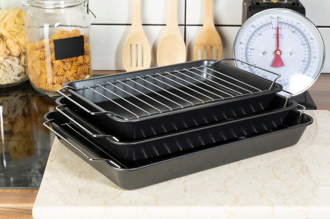 Set Of Three Roasting Trays With Wire Racks - Image 2