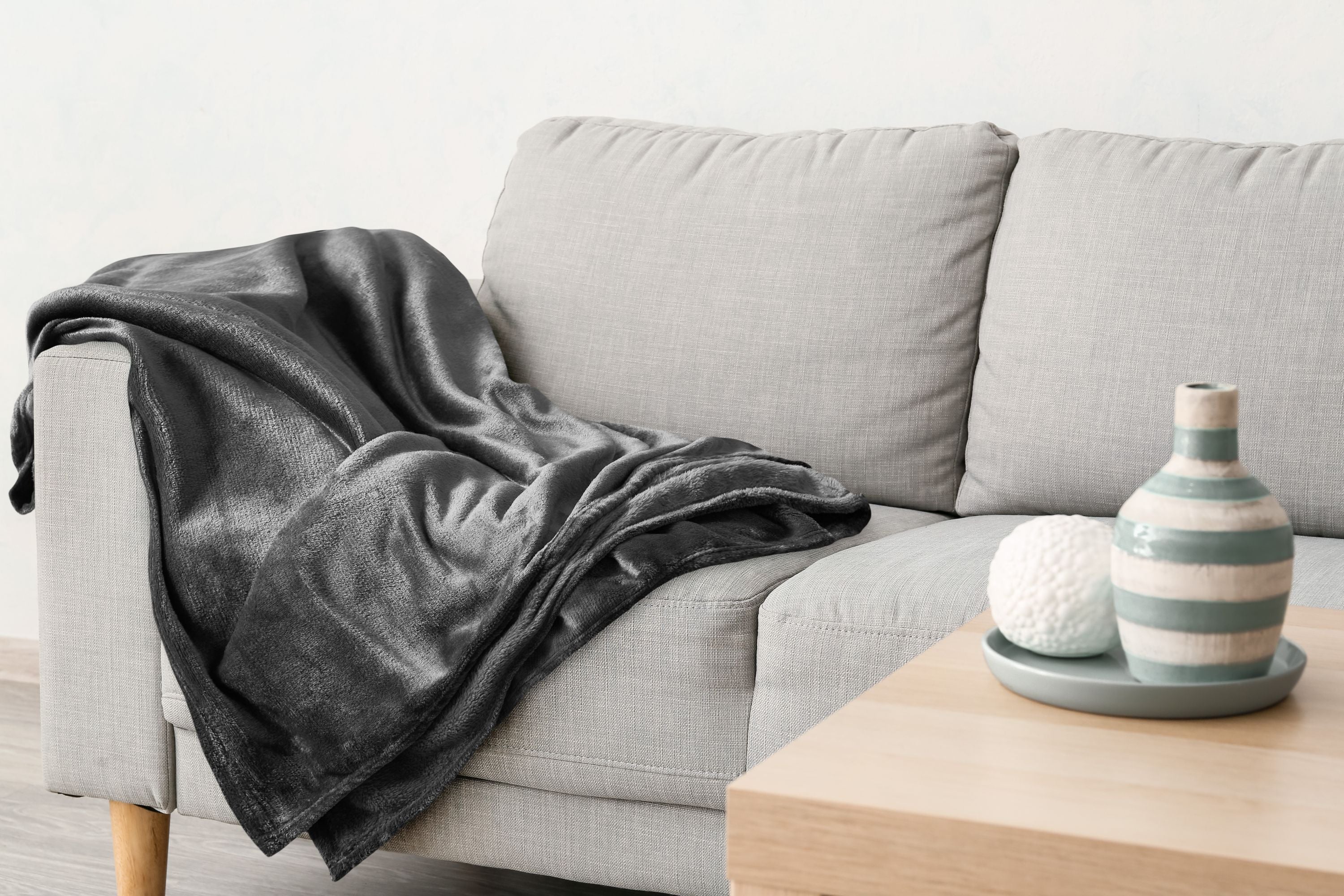 Snug Flannel Fleece Blanket ? Super Soft Throw in Charcoal - Image 3