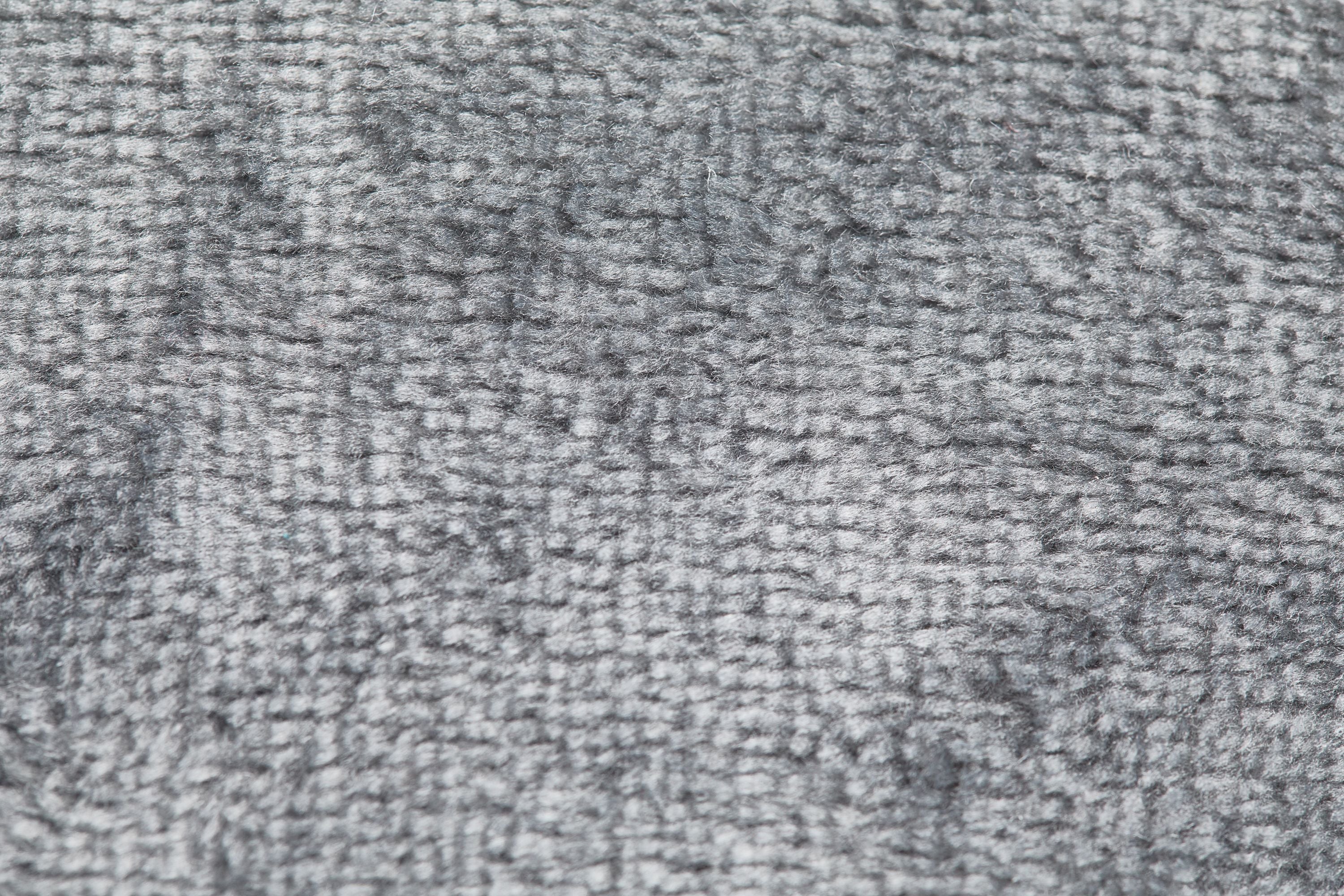 Snug Flannel Fleece Blanket ? Super Soft Throw in Silver - Image 4