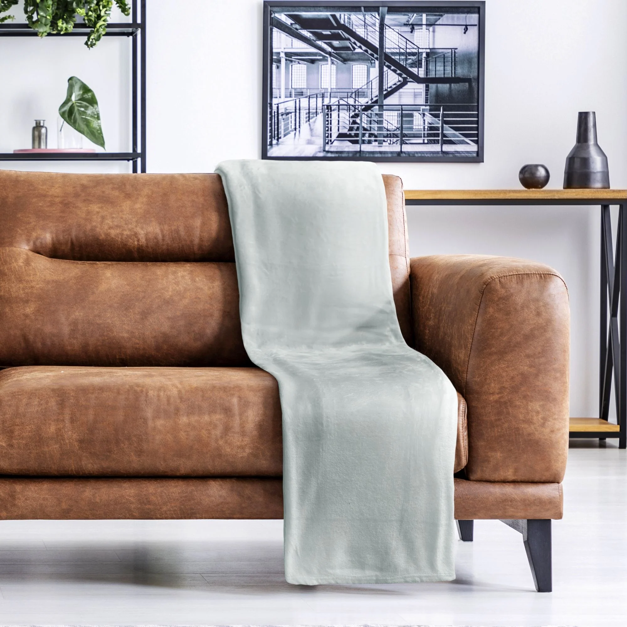 Snug Flannel Fleece Blanket Super Soft Throw in Silver - Image 7
