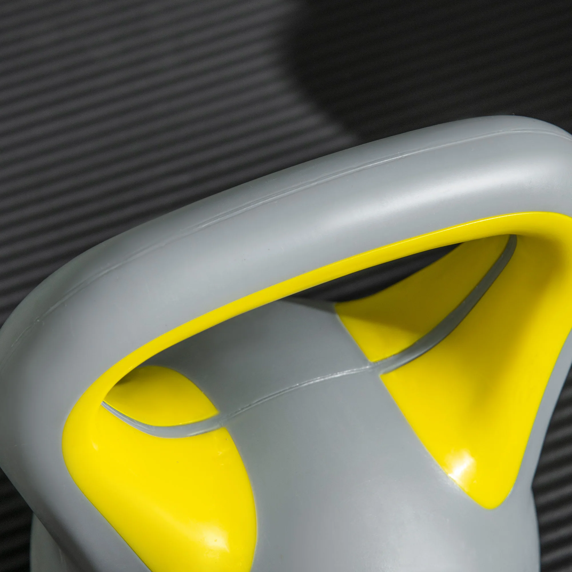 SPORTNOW 4kg Kettle Bell with Handle for Home Gym, Yellow and Grey - Image 8