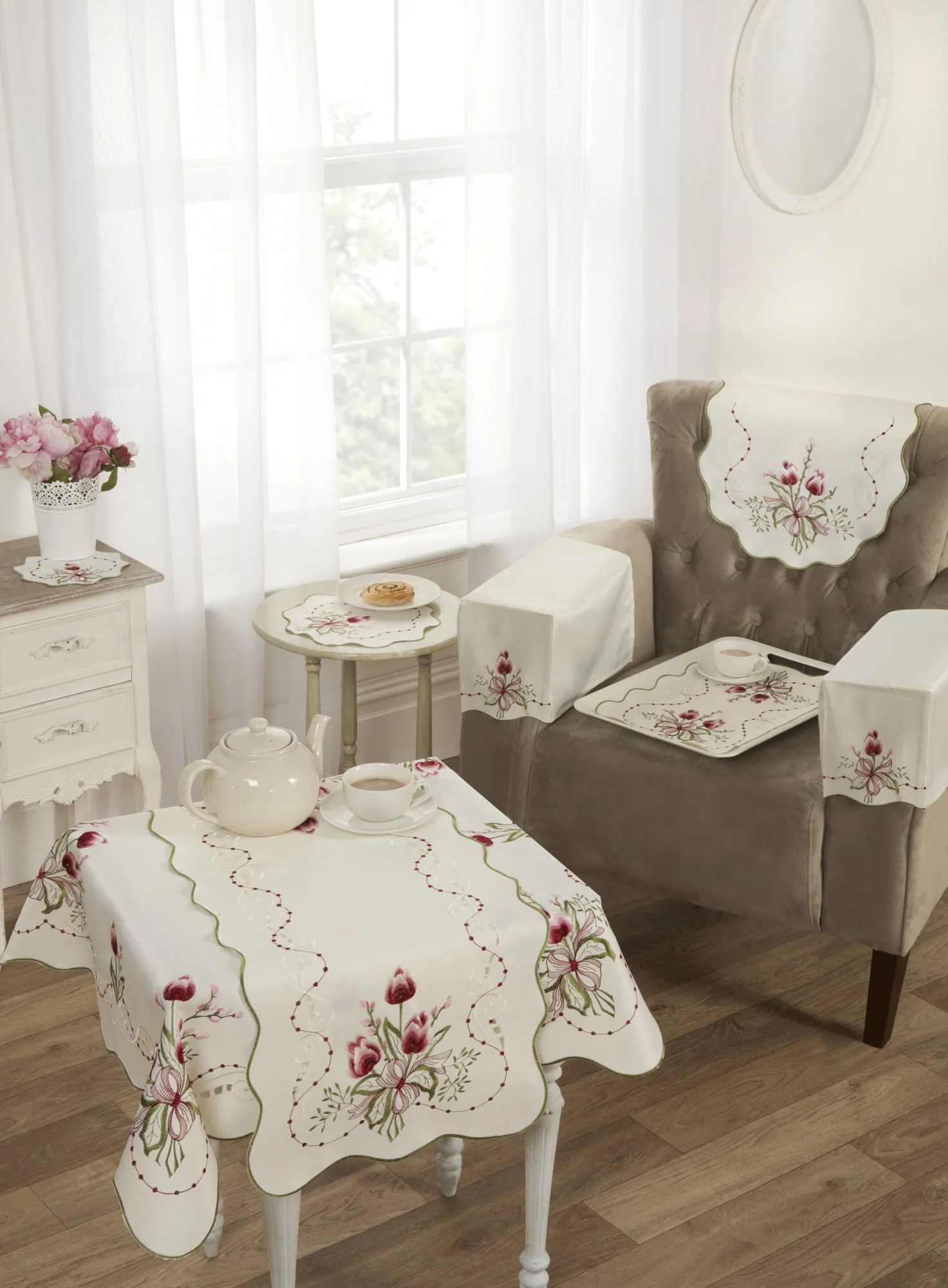 Tulip Embroidered Arm Caps in Cream