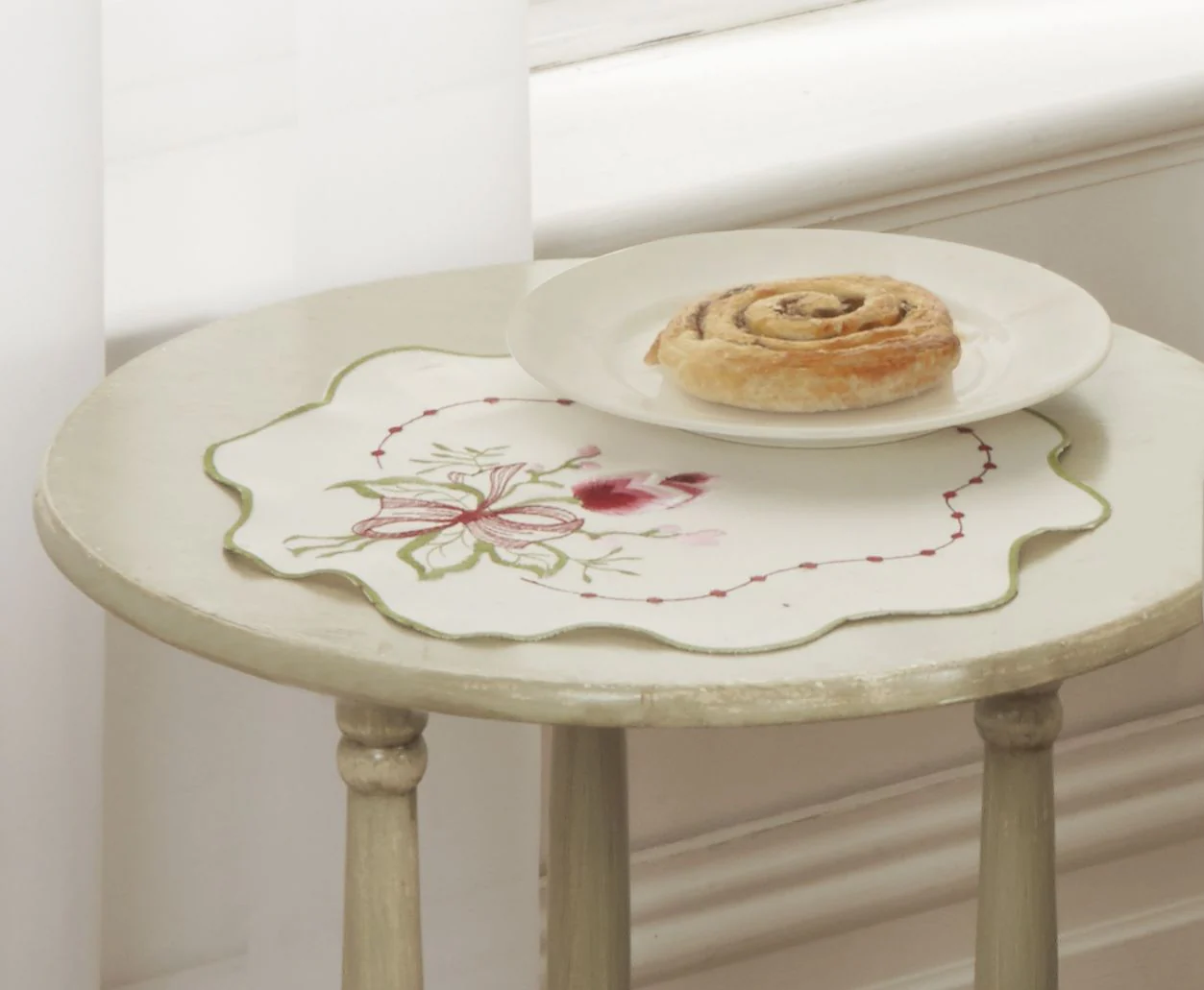 Tulip Embroidered Doyley in Cream - Image 4