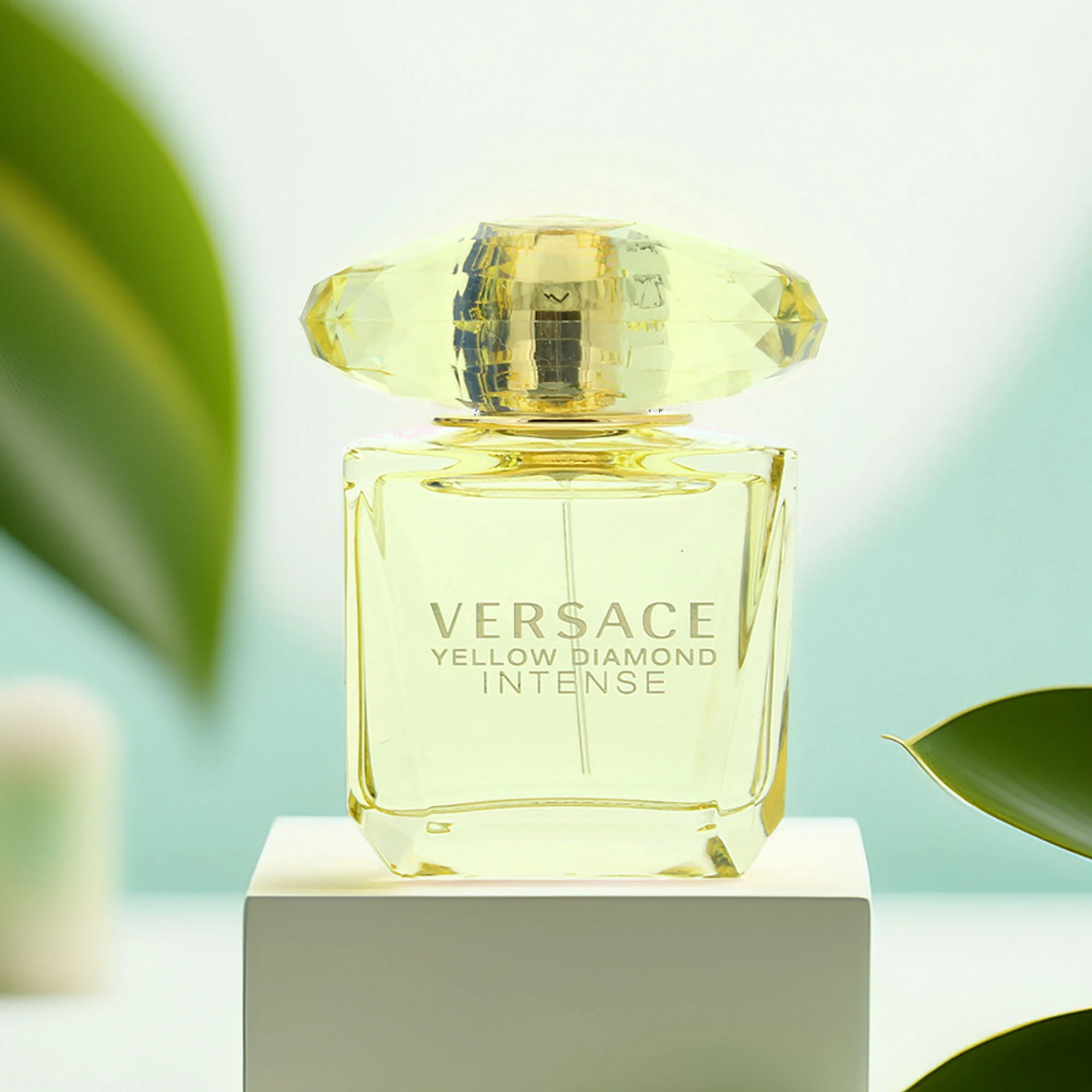 Versace Yellow Diamond Intense Eau de Parfum 30ml - Image 2