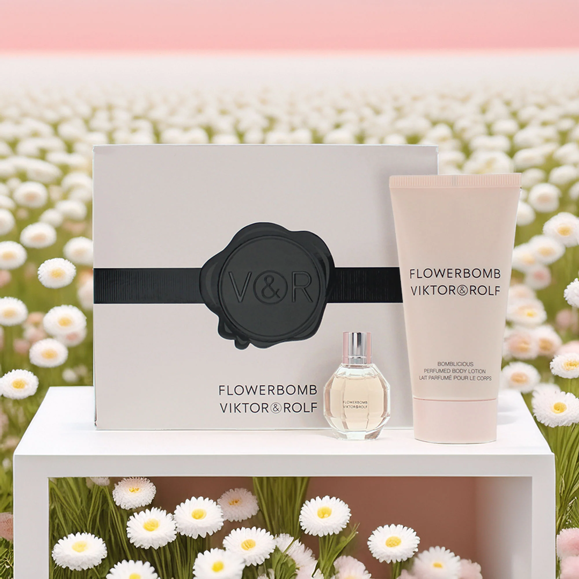 Viktor & Rolf Flowerbomb 2 Piece Gift Set: Eau De Parfum 7ml - Body Lotion 50ml - Image 3