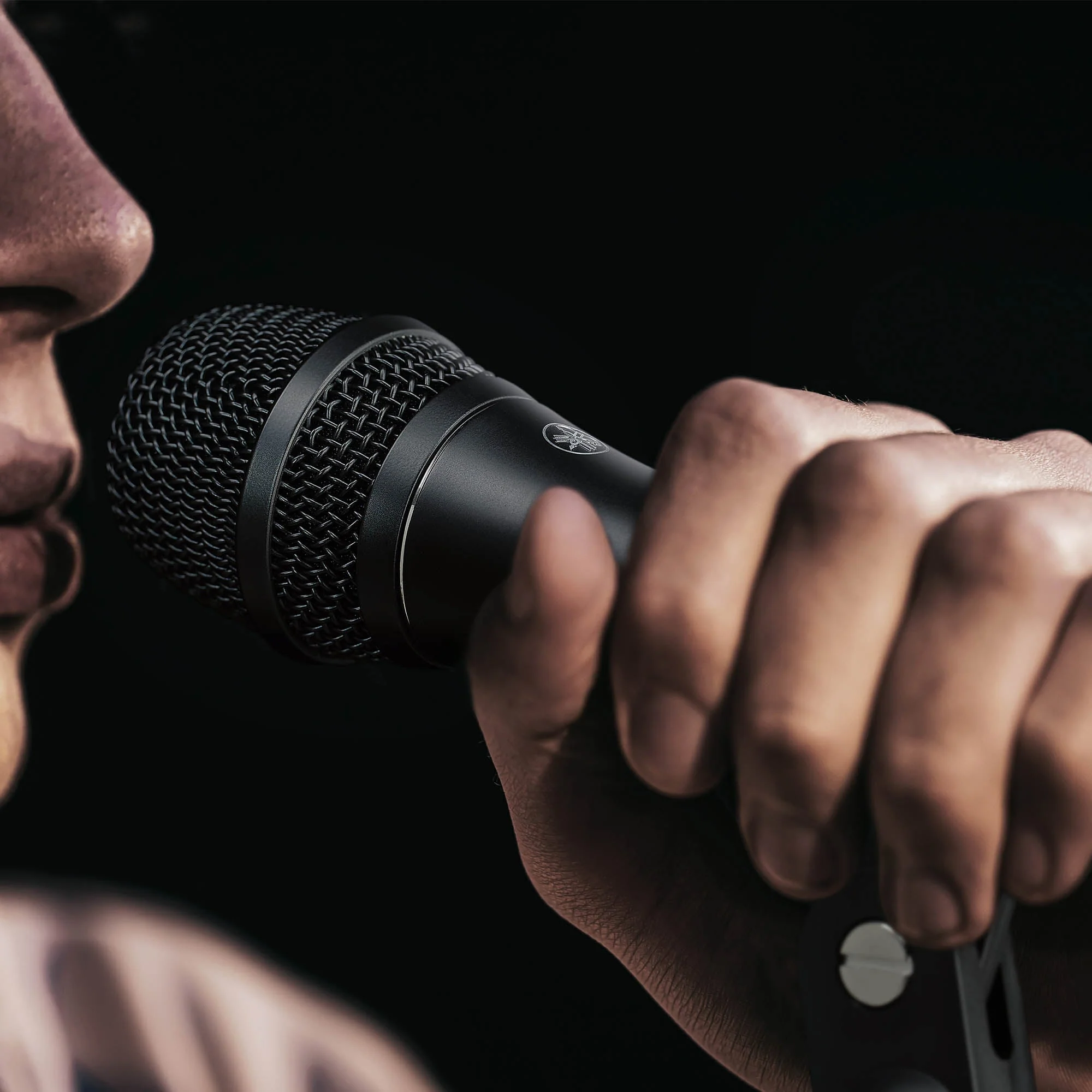 Yamaha YDM707 B Dynamic Vocal Microphone - Image 5